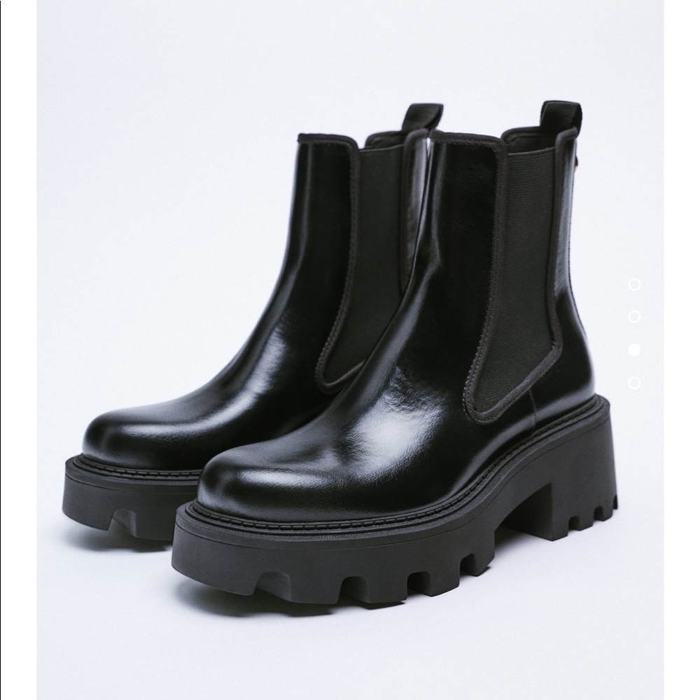 NWT Zara treaded Chelsea boots - black - size 9
